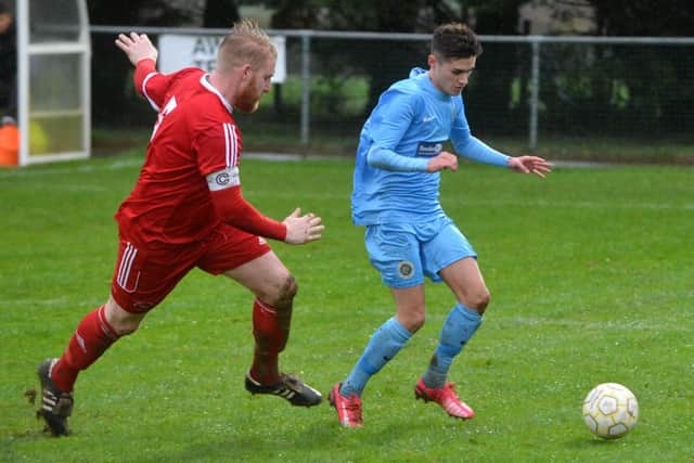 Ardley United's Reece Bayliss takes on Bracknell Town's Callum Whitty