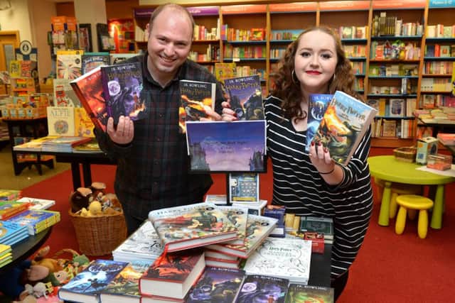 Stuart Godman and Kitty Winks promoting the Harry Potter evening at Waterstones, Banbury. NNL-160202-174741009