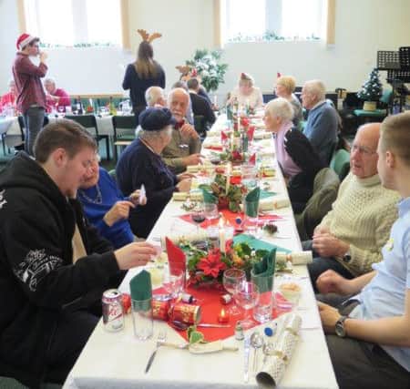 Bloxham Community Christmas lunch 2016 NNL-170401-164302001