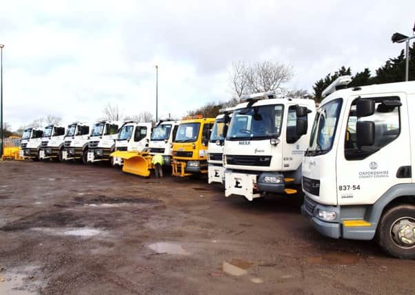 Oxfordshire County Council gritting lorries. NNL-171004-103414001