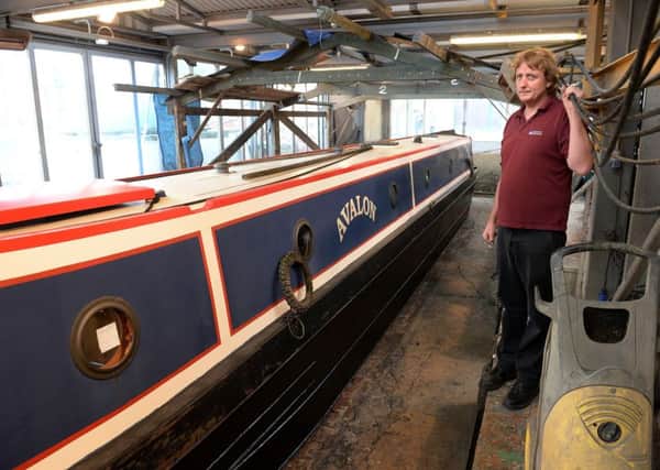 Tooley's Boatyard, Banbury. Matt Armitage, with 'Avalon', the 1,500th boat in for service during his 15 years in charge. NNL-171107-134523009